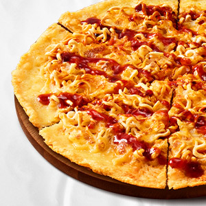 Spicy Cheese Ramyun Pizza
